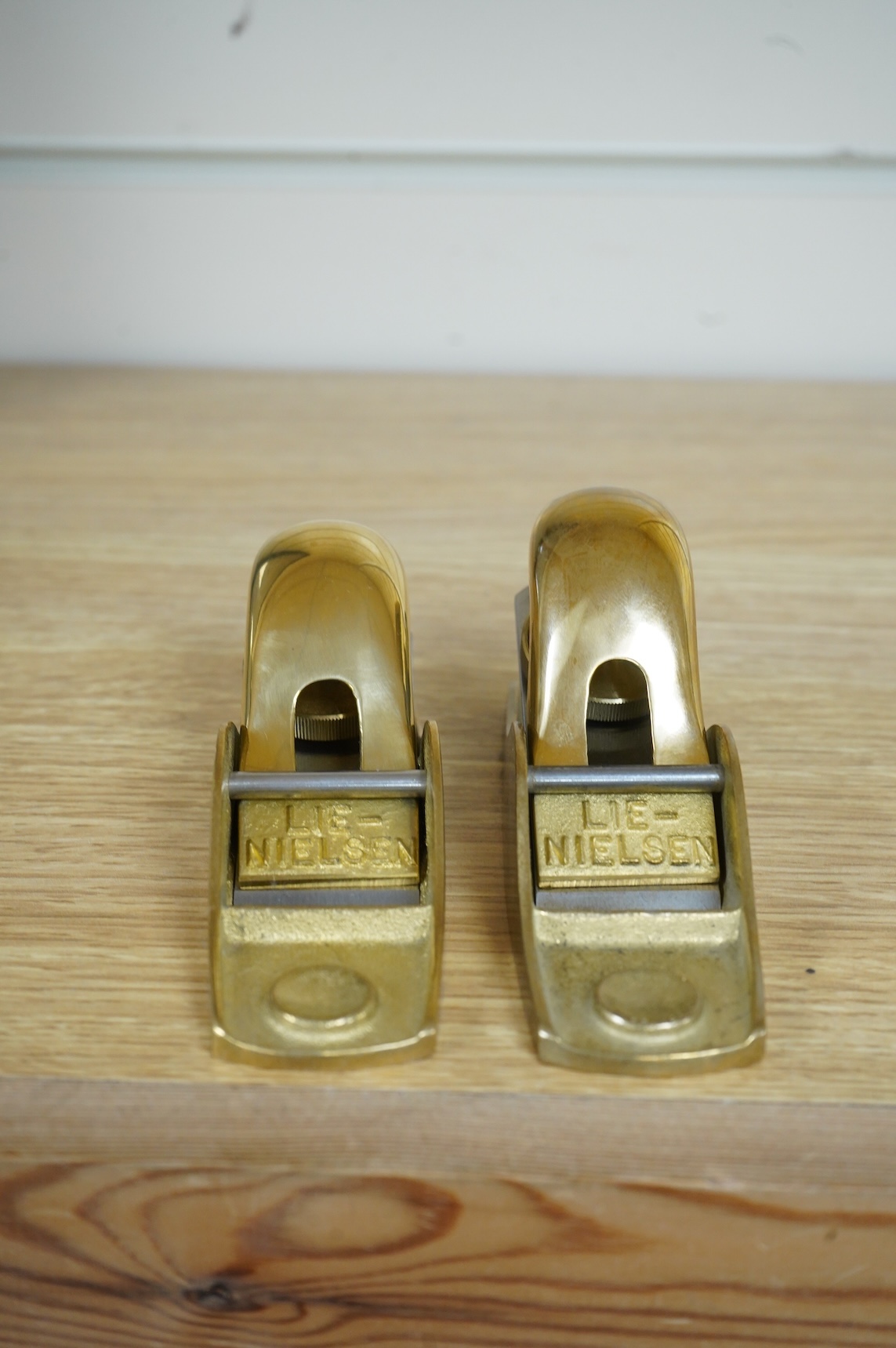 Two boxed Lie Nielsen Toolworks block planes; a bronze low angle block plane (L-N 102), together with a bronze standard block plane (L-N 103)